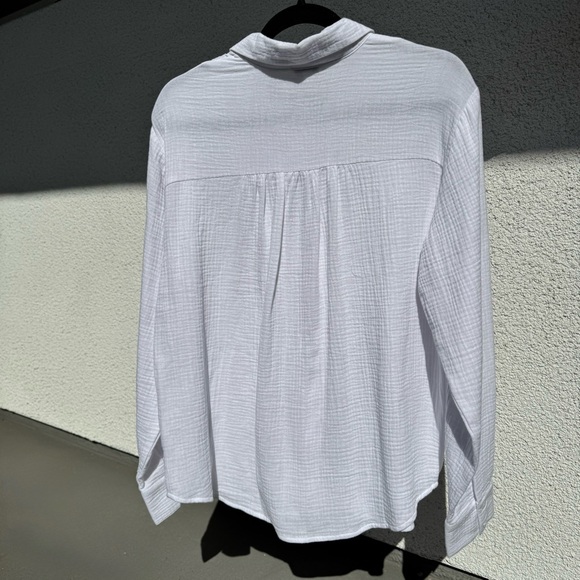 Splendid Point Collar Long Sleeve Button Front Shirt NWT - Picture 3 of 12